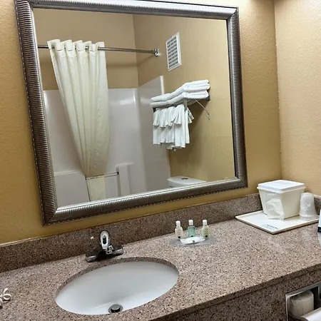 Quality Inn & Suites Eau Claire Exterior photo